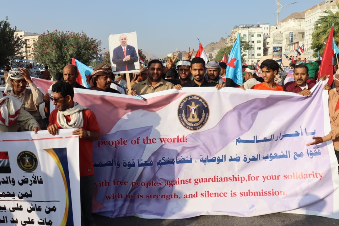 حشود مليونية في المكلا تؤكد “الثبات والتحدي” وتطالب بطرد قوات الاحتلال اليمني وتجدد التفويض للمجلس الانتقالي الجنوبي (بيان) حشود مليونية في المكلا تؤكد “الثبات والتحدي” وتطالب بطرد قوات الاحتلال اليمني وتجدد التفويض للمجلس الانتقالي الجنوبي (بيان)