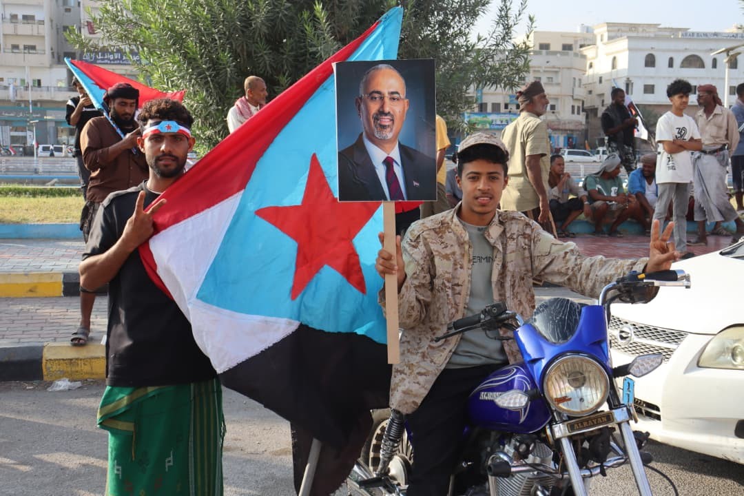 حشود مليونية في المكلا تؤكد “الثبات والتحدي” وتطالب بطرد قوات الاحتلال اليمني وتجدد التفويض للمجلس الانتقالي الجنوبي (بيان) حشود مليونية في المكلا تؤكد “الثبات والتحدي” وتطالب بطرد قوات الاحتلال اليمني وتجدد التفويض للمجلس الانتقالي الجنوبي (بيان)