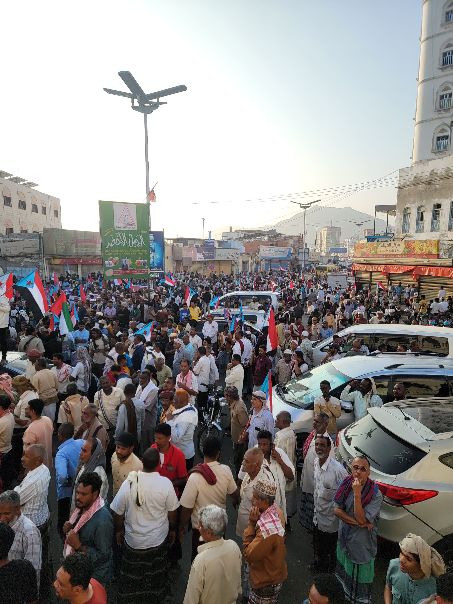 حشود مليونية في المكلا تؤكد “الثبات والتحدي” وتطالب بطرد قوات الاحتلال اليمني وتجدد التفويض للمجلس الانتقالي الجنوبي (بيان) حشود مليونية في المكلا تؤكد “الثبات والتحدي” وتطالب بطرد قوات الاحتلال اليمني وتجدد التفويض للمجلس الانتقالي الجنوبي (بيان)