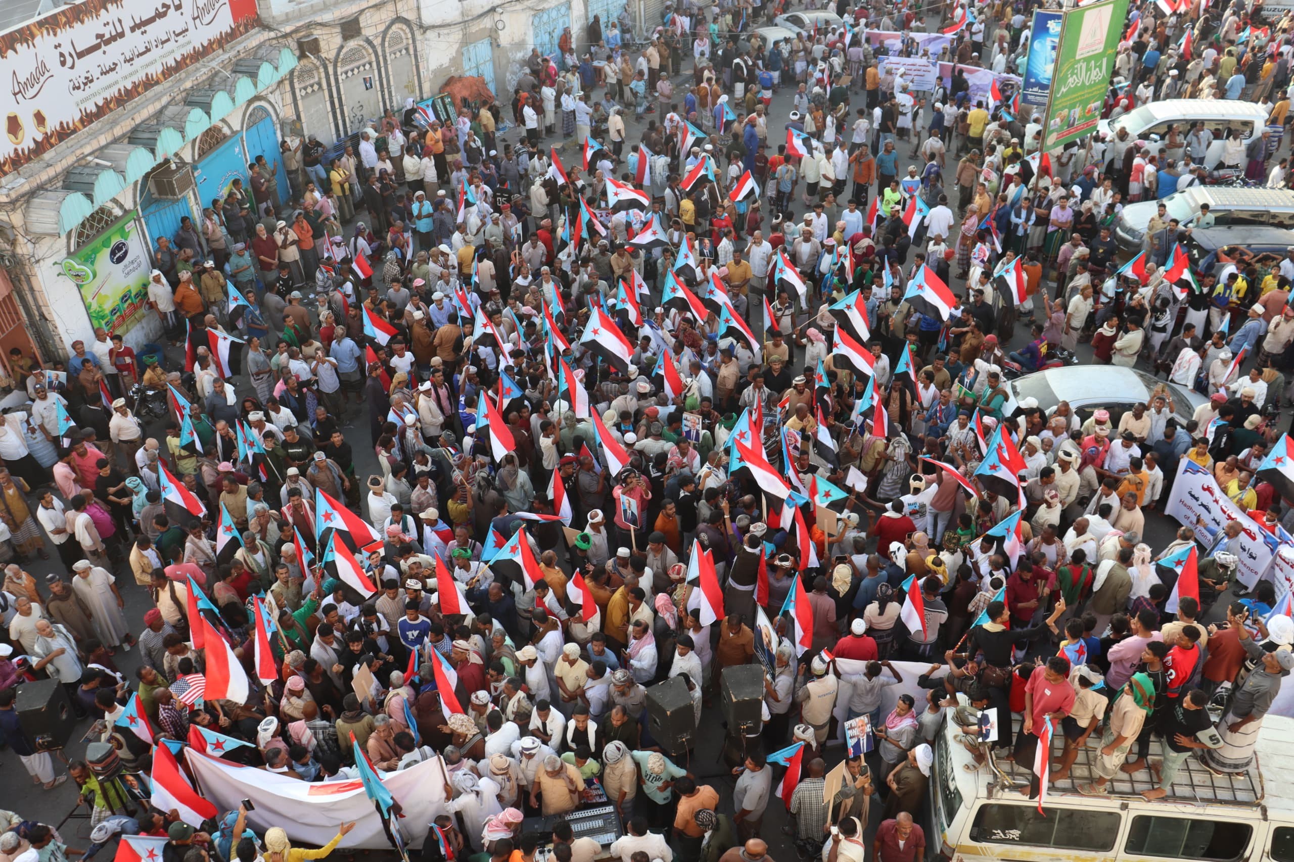 حشود مليونية في المكلا تؤكد “الثبات والتحدي” وتطالب بطرد قوات الاحتلال اليمني وتجدد التفويض للمجلس الانتقالي الجنوبي (بيان) حشود مليونية في المكلا تؤكد “الثبات والتحدي” وتطالب بطرد قوات الاحتلال اليمني وتجدد التفويض للمجلس الانتقالي الجنوبي (بيان)