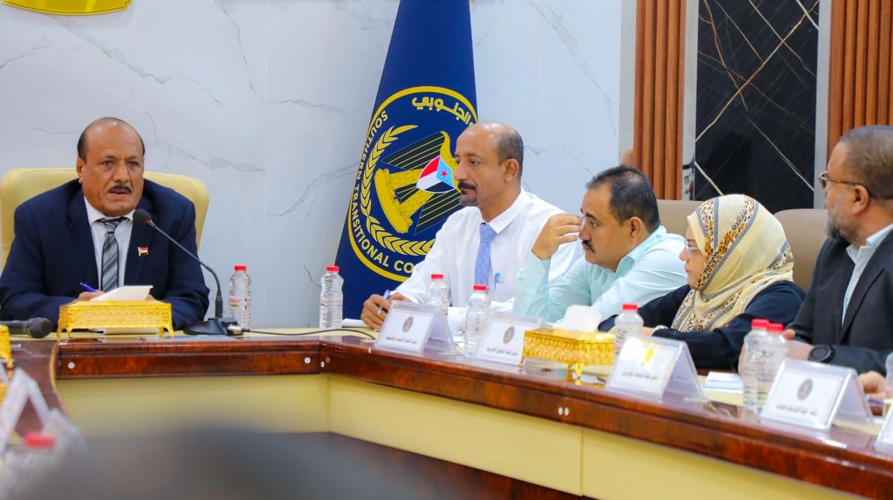 الهيئة الإدارية للجمعية الوطنية تناقش المشهدين السياسي والميداني في الجنوب وتؤكد اصطفافها خلف القيادة السياسية للمجلس الانتقالي الهيئة الإدارية للجمعية الوطنية تناقش المشهدين السياسي والميداني في الجنوب وتؤكد اصطفافها خلف القيادة السياسية للمجلس الانتقالي