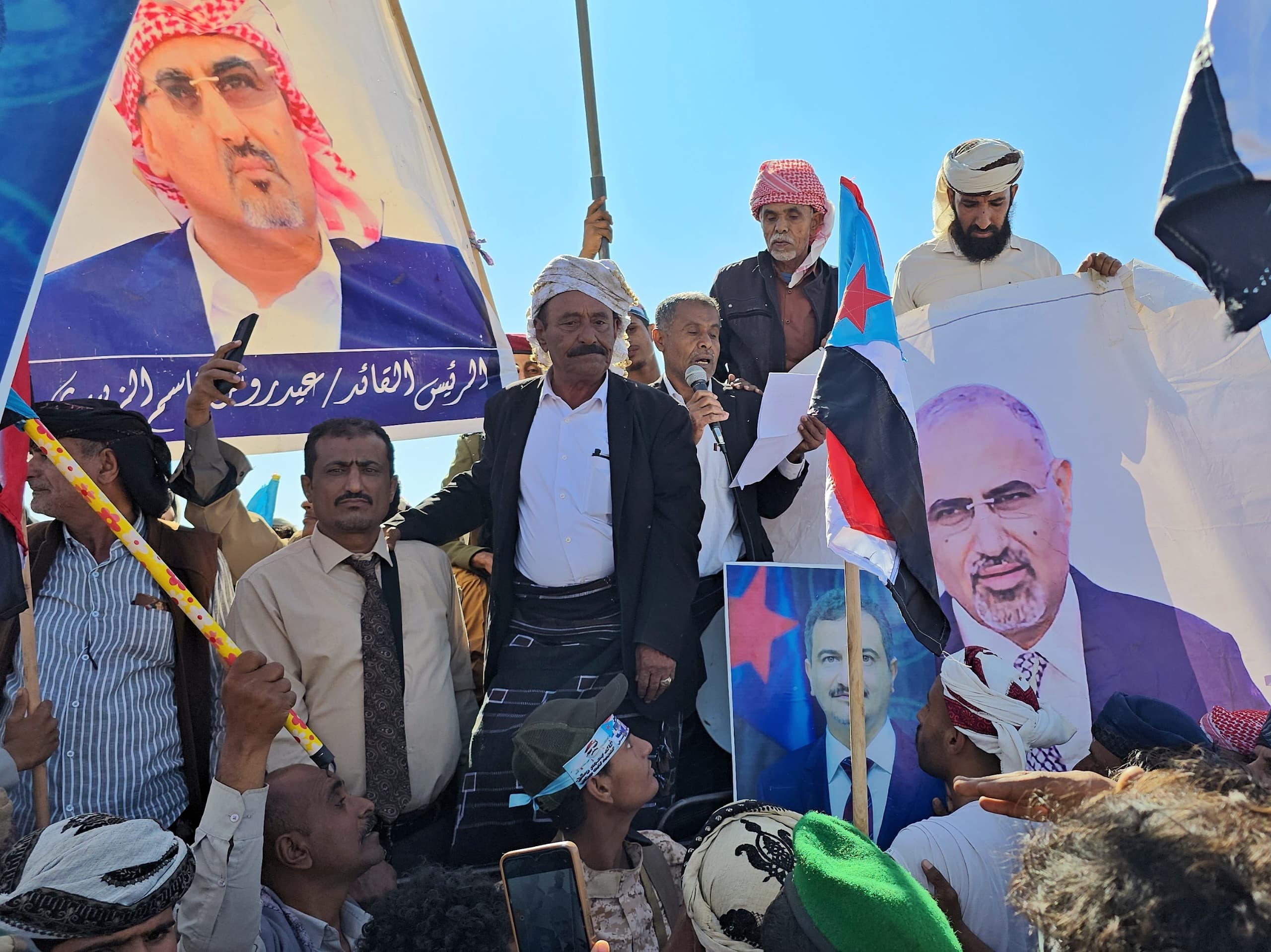 استشهاد وإصابة العشرات من أبناء المحافظة باعتداء قوات امنية على الحشد .. شبوة تحيي الذكرى الـ59 ليوم الشهيد الجنوبي بحشد جماهيري في عتق وتؤكد ثباتها على تفويضها للرئيس الزُبيدي(بيان) استشهاد وإصابة العشرات من أبناء المحافظة باعتداء قوات امنية على الحشد .. شبوة تحيي الذكرى الـ59 ليوم الشهيد الجنوبي بحشد جماهيري في عتق وتؤكد ثباتها على تفويضها للرئيس الزُبيدي(بيان)