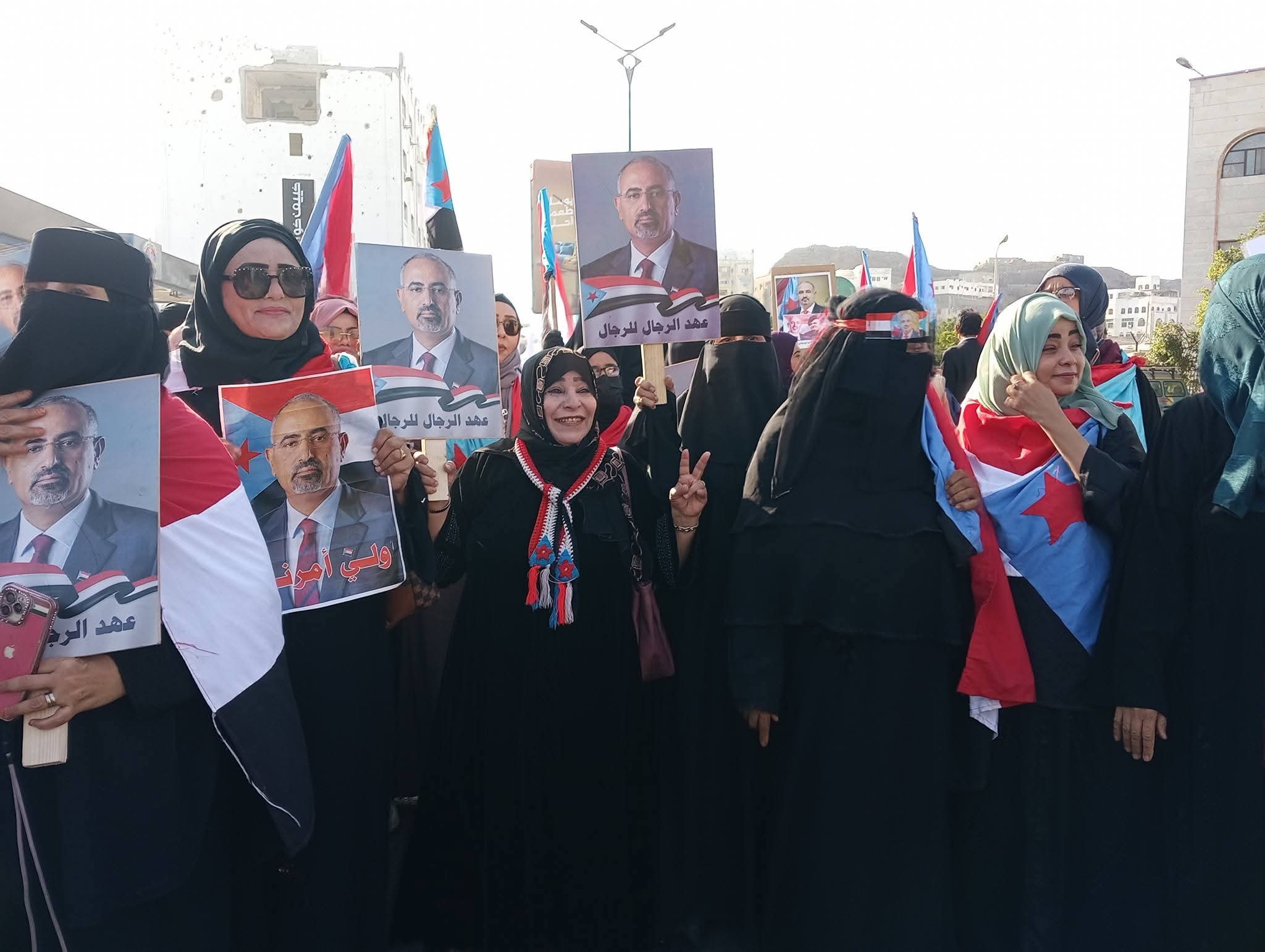 مسيرة حاشدة في العاصمة عدن تؤكد التفويض للرئيس الزُبيدي وتندد بالقمع في حضرموت وشبوة مسيرة حاشدة في العاصمة عدن تؤكد التفويض للرئيس الزُبيدي وتندد بالقمع في حضرموت وشبوة