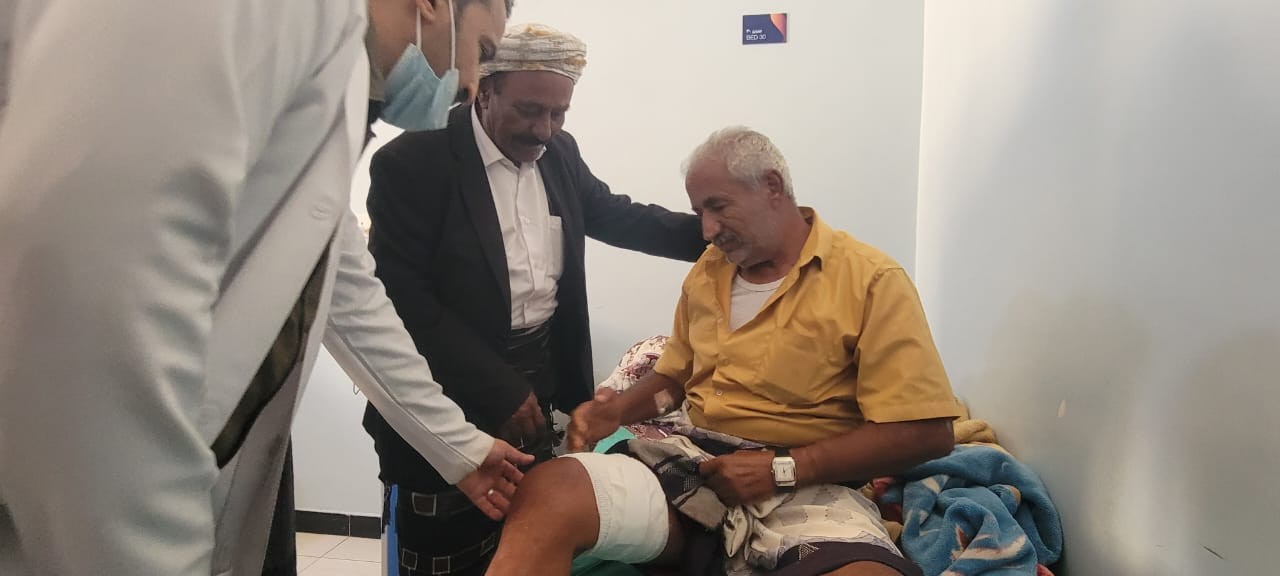 رئيس تنفيذية انتقالي شبوة يطمئن على جرحى التظاهرة السلمية في عتق رئيس تنفيذية انتقالي شبوة يطمئن على جرحى التظاهرة السلمية في عتق
