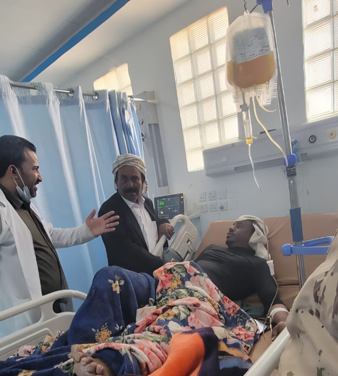 رئيس تنفيذية انتقالي شبوة يطمئن على جرحى التظاهرة السلمية في عتق رئيس تنفيذية انتقالي شبوة يطمئن على جرحى التظاهرة السلمية في عتق