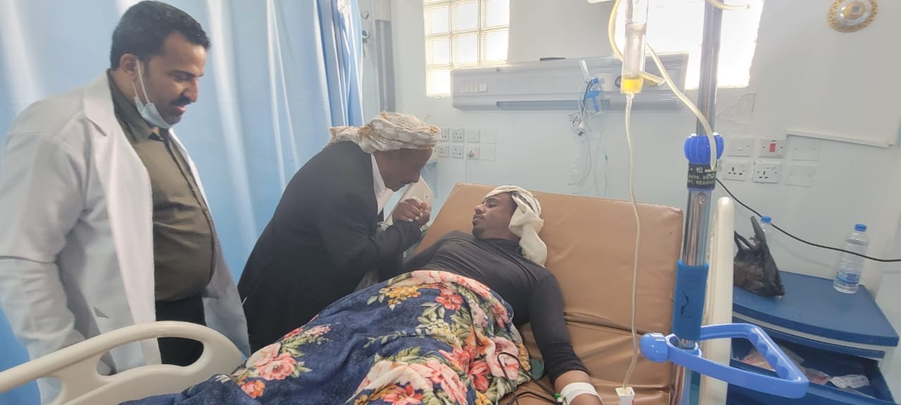 رئيس تنفيذية انتقالي شبوة يطمئن على جرحى التظاهرة السلمية في عتق رئيس تنفيذية انتقالي شبوة يطمئن على جرحى التظاهرة السلمية في عتق