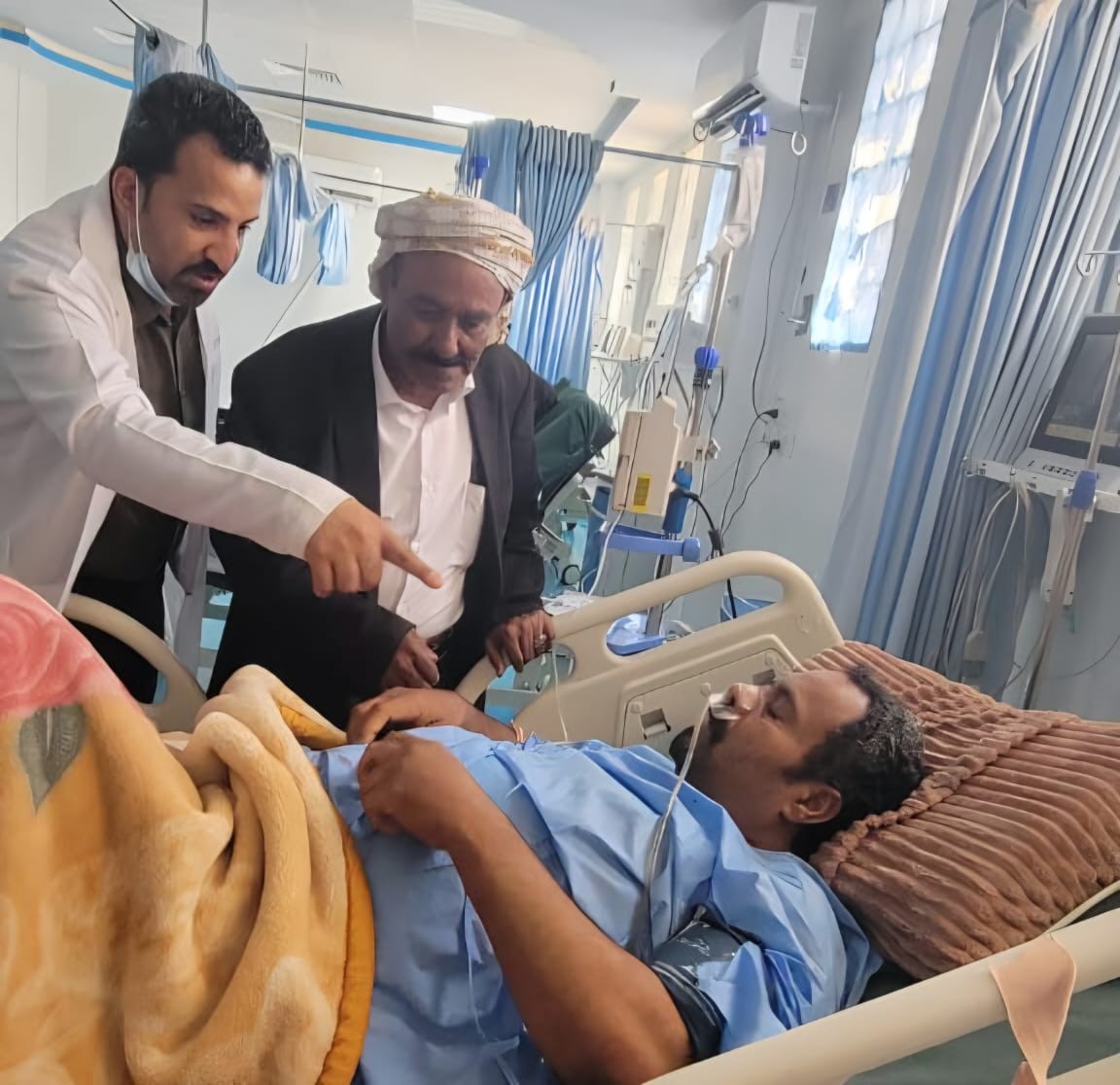 رئيس تنفيذية انتقالي شبوة يطمئن على جرحى التظاهرة السلمية في عتق رئيس تنفيذية انتقالي شبوة يطمئن على جرحى التظاهرة السلمية في عتق