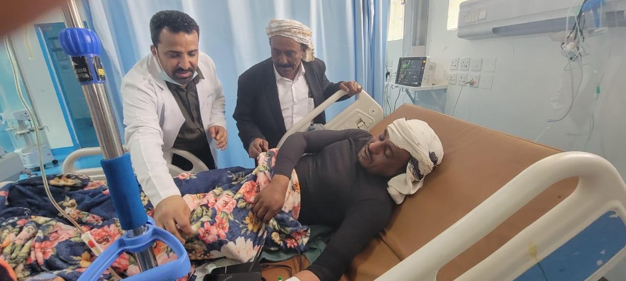 رئيس تنفيذية انتقالي شبوة يطمئن على جرحى التظاهرة السلمية في عتق رئيس تنفيذية انتقالي شبوة يطمئن على جرحى التظاهرة السلمية في عتق