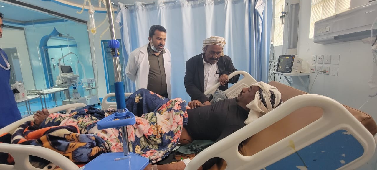 رئيس تنفيذية انتقالي شبوة يطمئن على جرحى التظاهرة السلمية في عتق رئيس تنفيذية انتقالي شبوة يطمئن على جرحى التظاهرة السلمية في عتق