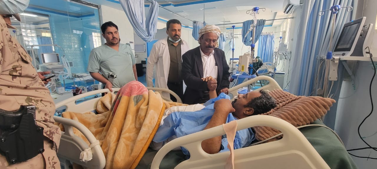 رئيس تنفيذية انتقالي شبوة يطمئن على جرحى التظاهرة السلمية في عتق رئيس تنفيذية انتقالي شبوة يطمئن على جرحى التظاهرة السلمية في عتق