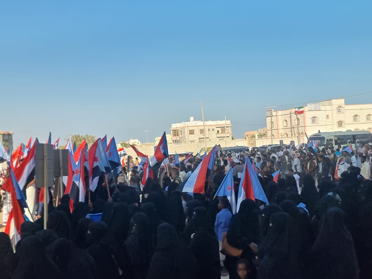 المهرة تشهد حشدا جماهيريا يجدد التفويض للمجلس الانتقالي الجنوبي(بيان) المهرة تشهد حشدا جماهيريا يجدد التفويض للمجلس الانتقالي الجنوبي(بيان)