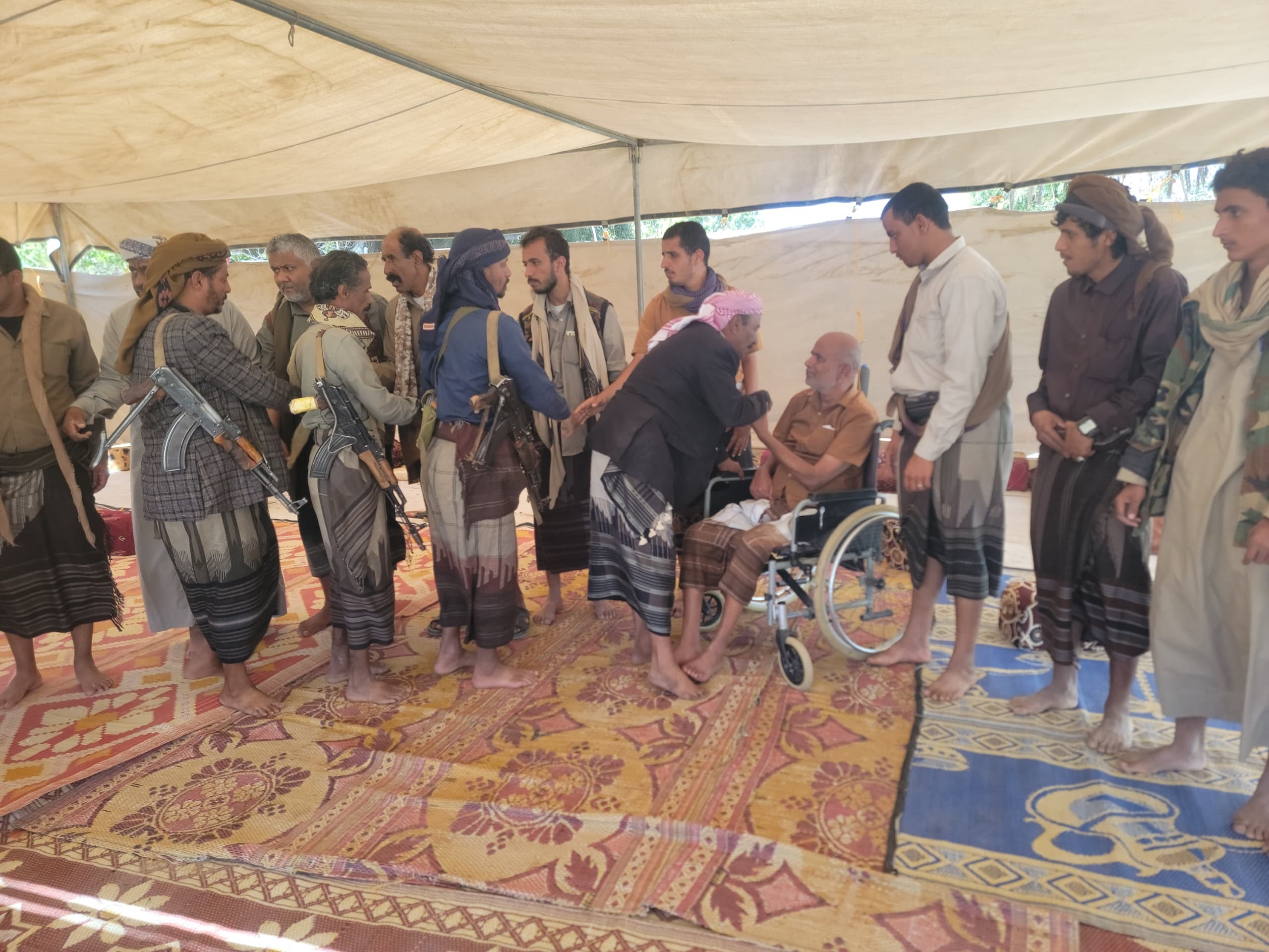 رئيس تنفيذية انتقالي شبوة يؤدي واجب العزاء لأسرتي الشهيدين بافياض وعشبة رئيس تنفيذية انتقالي شبوة يؤدي واجب العزاء لأسرتي الشهيدين بافياض وعشبة