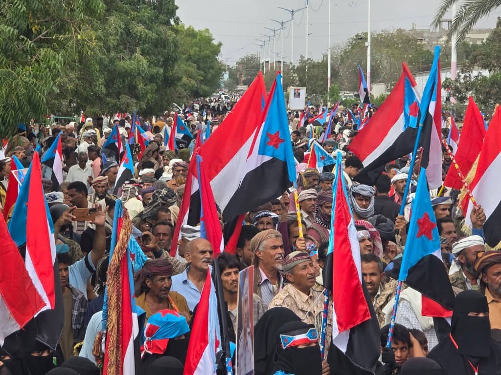 احتشاد مليوني في زنجبار يؤكد الثبات والوفاء ويجدد التفويض للمجلس الانتقالي بقيادة الرئيس الزُبيدي (بيان) احتشاد مليوني في زنجبار يؤكد الثبات والوفاء ويجدد التفويض للمجلس الانتقالي بقيادة الرئيس الزُبيدي (بيان)