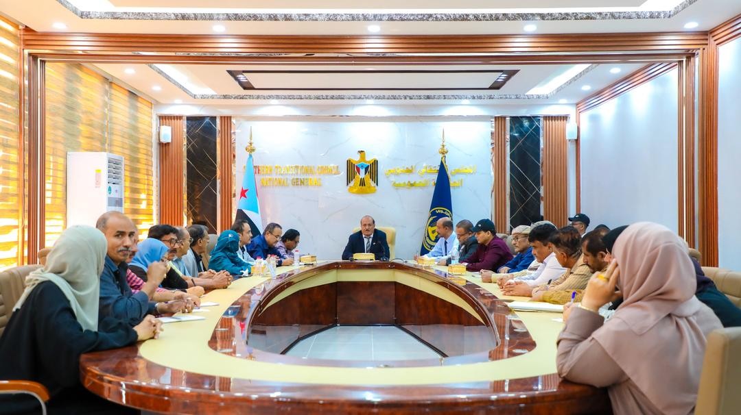 الهيئة الإدارية للجمعية الوطنية تؤكد تمسك شعب الجنوب بخيار الاستقلال وتجدد رفضها تجاوز المجلس في أي تسوية سياسية الهيئة الإدارية للجمعية الوطنية تؤكد تمسك شعب الجنوب بخيار الاستقلال وتجدد رفضها تجاوز المجلس في أي تسوية سياسية