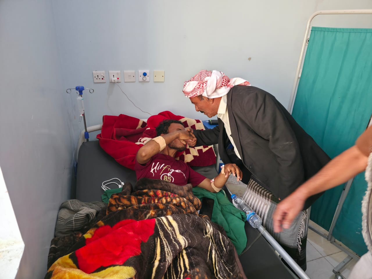 رئيس تنفيذية انتقالي شبوة يطمئن على صحة جريح من دفاع شبوة ومصاب من متظاهري يوم الشهيد الجنوبي رئيس تنفيذية انتقالي شبوة يطمئن على صحة جريح من دفاع شبوة ومصاب من متظاهري يوم الشهيد الجنوبي