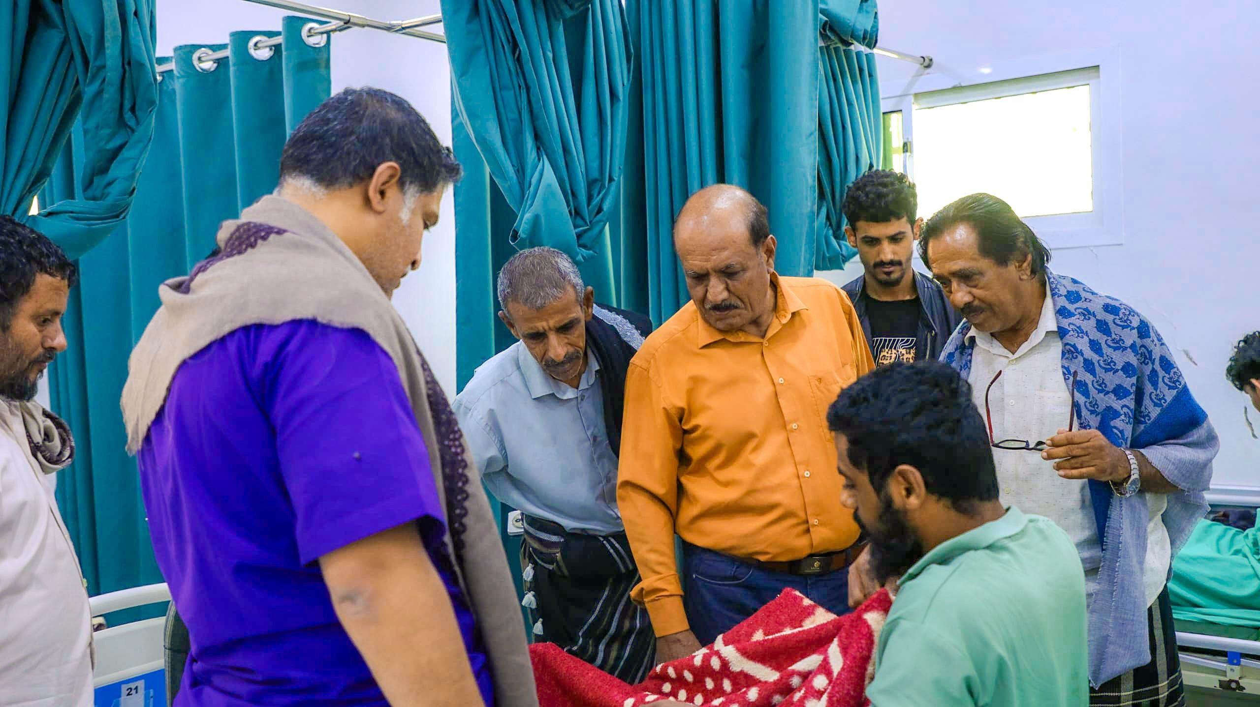 هرهرة يتفقد جرحى ومصابي تظاهرة معاشيق ويؤكد على حق التظاهر السلمي ويستنكر قمع المتظاهرين هرهرة يتفقد جرحى ومصابي تظاهرة معاشيق ويؤكد على حق التظاهر السلمي ويستنكر قمع المتظاهرين