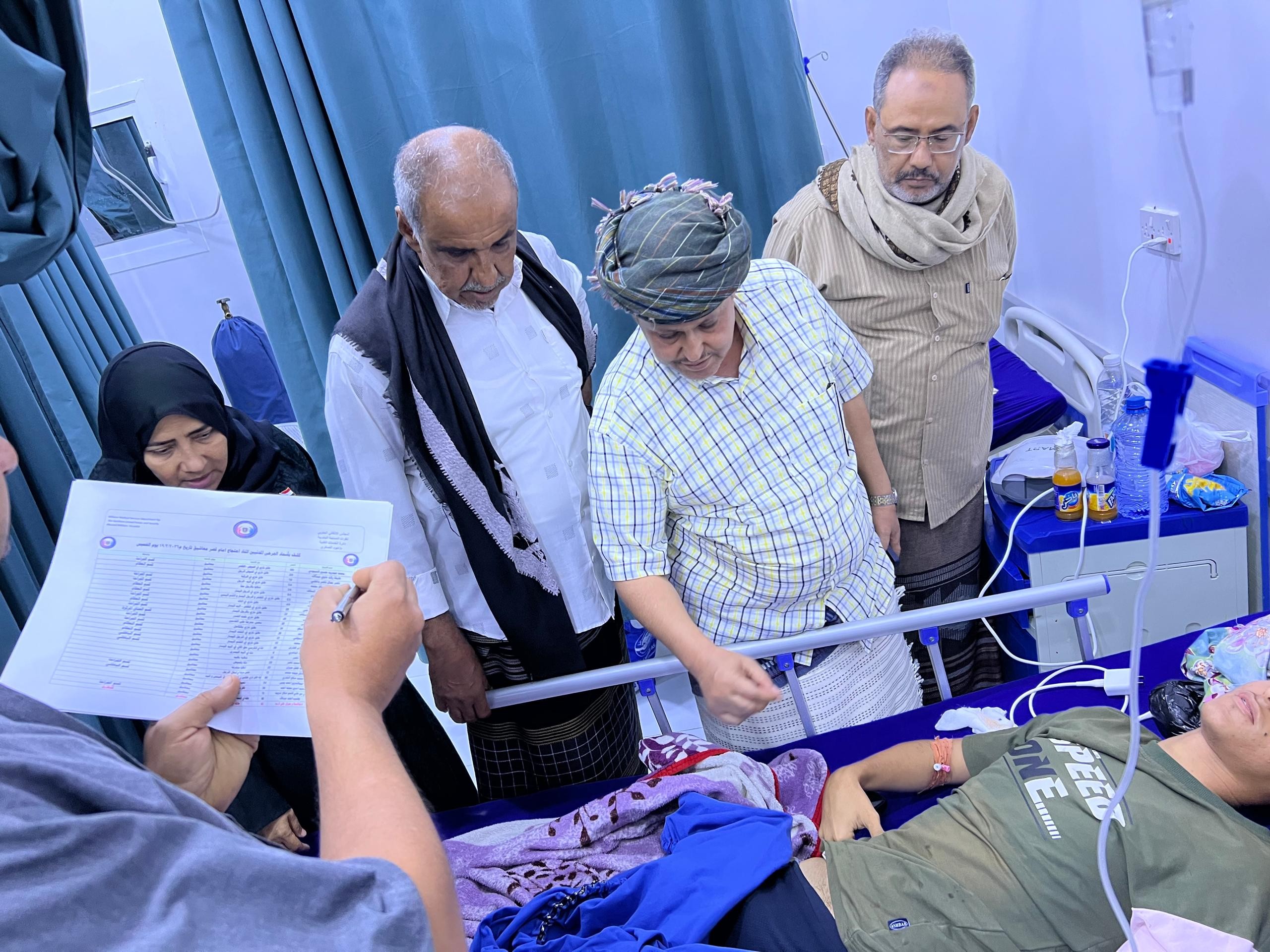 الحالمي يتفقد جرحى أعمال القمع والتنكيل التي استهدفت الوقفة الاحتجاجية السلمية بالعاصمة عدن الحالمي يتفقد جرحى أعمال القمع والتنكيل التي استهدفت الوقفة الاحتجاجية السلمية بالعاصمة عدن