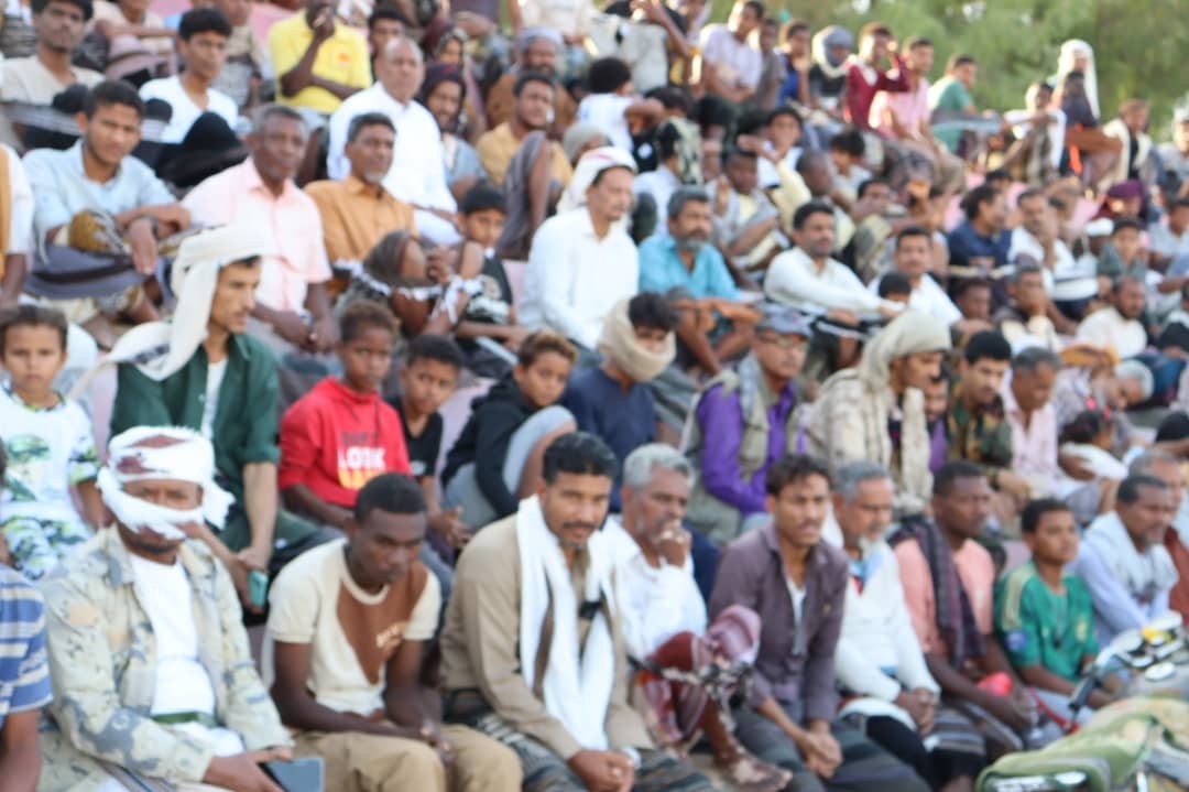 بحضور رئيس انتقالي أبين.. الصرح يتغلب على الاتفاق بثنائية في دوري شهداء الجنوب بزنجبار بحضور رئيس انتقالي أبين.. الصرح يتغلب على الاتفاق بثنائية في دوري شهداء الجنوب بزنجبار