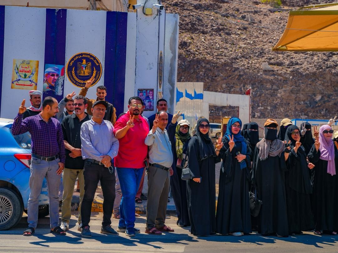 قيادة وكوادر الأمانة والجمعية تواصل اعتصامها لليوم الثالث وتؤكد الثبات ومواصلة أداء واجبها الوطني قيادة وكوادر الأمانة والجمعية تواصل اعتصامها لليوم الثالث وتؤكد الثبات ومواصلة أداء واجبها الوطني