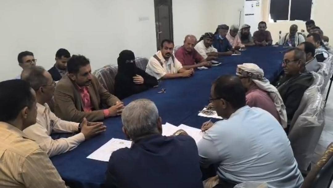 الحالمي يرأس اجتماعا موسعا للهيئة التنفيذية بلحج ورؤساء هيئات المجلس بمديريات المحافظة الحالمي يرأس اجتماعا موسعا للهيئة التنفيذية بلحج ورؤساء هيئات المجلس بمديريات المحافظة