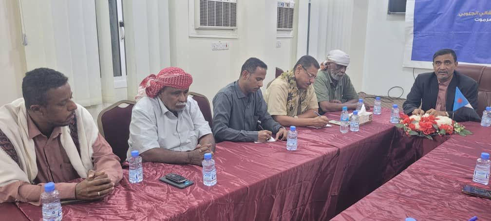 تنفيذية انتقالي وادي وصحراء حضرموت تعقد اجتماعها الدوري وتدين إغلاق مقرات المجلس في العاصمة عدن تنفيذية انتقالي وادي وصحراء حضرموت تعقد اجتماعها الدوري وتدين إغلاق مقرات المجلس في العاصمة عدن