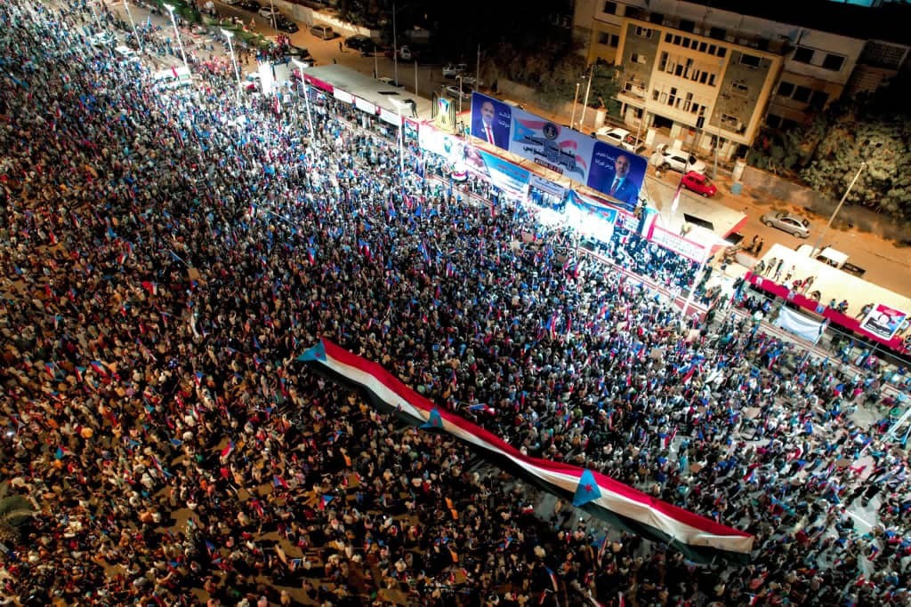 استجابة لدعوة المجلس .. العاصمة عدن تشهد حشداً جماهيرياً كبيراً في "مليونية الثبات والقرار الجنوبي" استجابة لدعوة المجلس .. العاصمة عدن تشهد حشداً جماهيرياً كبيراً في "مليونية الثبات والقرار الجنوبي"