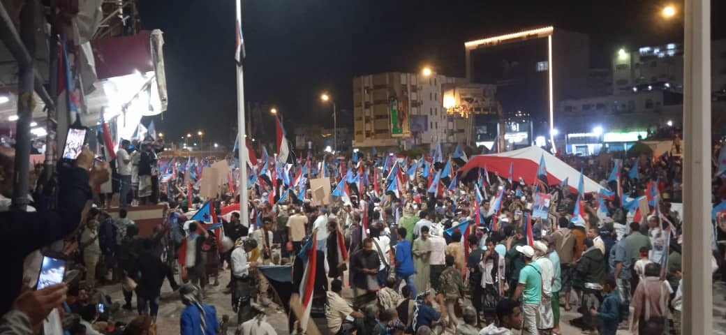 استجابة لدعوة المجلس .. العاصمة عدن تشهد حشداً جماهيرياً كبيراً في "مليونية الثبات والقرار الجنوبي" استجابة لدعوة المجلس .. العاصمة عدن تشهد حشداً جماهيرياً كبيراً في "مليونية الثبات والقرار الجنوبي"