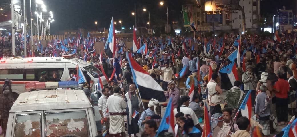 استجابة لدعوة المجلس .. العاصمة عدن تشهد حشداً جماهيرياً كبيراً في "مليونية الثبات والقرار الجنوبي" استجابة لدعوة المجلس .. العاصمة عدن تشهد حشداً جماهيرياً كبيراً في "مليونية الثبات والقرار الجنوبي"