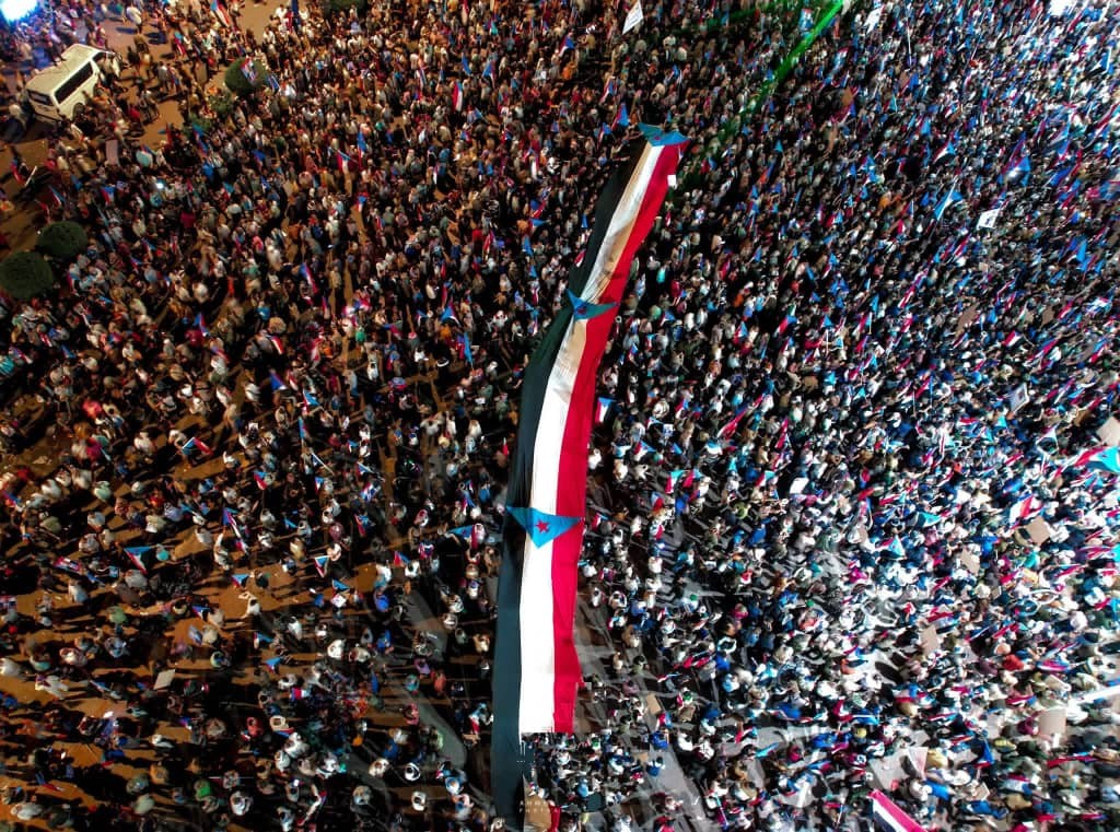 استجابة لدعوة المجلس .. العاصمة عدن تشهد حشداً جماهيرياً كبيراً في "مليونية الثبات والقرار الجنوبي" استجابة لدعوة المجلس .. العاصمة عدن تشهد حشداً جماهيرياً كبيراً في "مليونية الثبات والقرار الجنوبي"