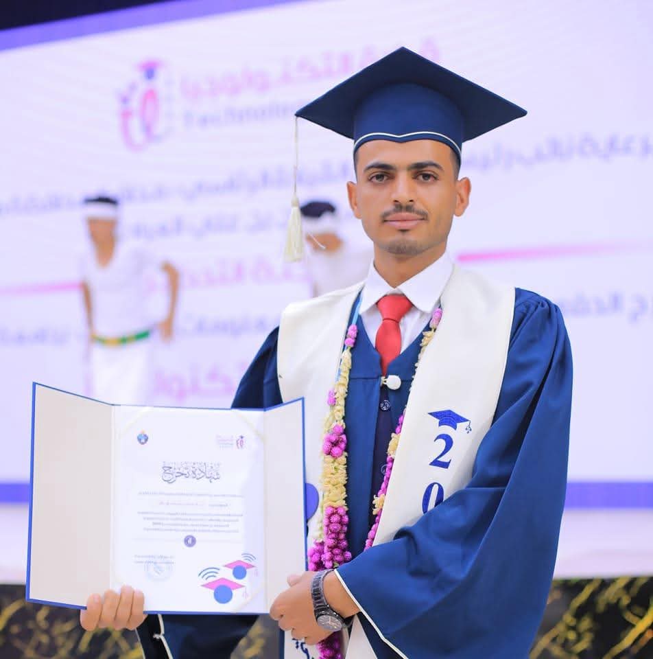 سلطات مأرب تسطو على منزل مواطن بعد طرده من وظيفته بسبب توجهاته الفكرية - سلطات مأرب تسطو على منزل مواطن بعد طرده من وظيفته بسبب توجهاته الفكرية -