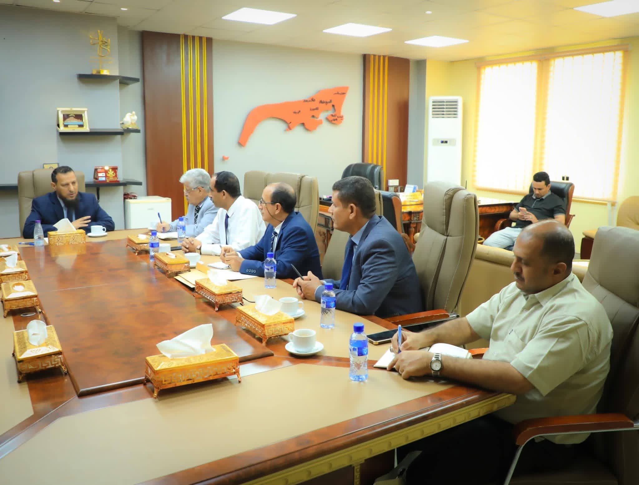 محافظ عدن يناقش أوضاع المتقاعدين والإشكاليات التي تواجه عمل هيئة التأمينات والمعاشات - محافظ عدن يناقش أوضاع المتقاعدين والإشكاليات التي تواجه عمل هيئة التأمينات والمعاشات -