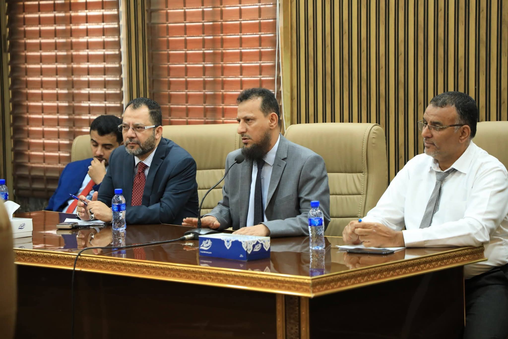 محافظ عدن يناقش مع منظمات المجتمع المدني جهود تعزيز الأمن والاستقرار ودعم مسار التنمية - محافظ عدن يناقش مع منظمات المجتمع المدني جهود تعزيز الأمن والاستقرار ودعم مسار التنمية -