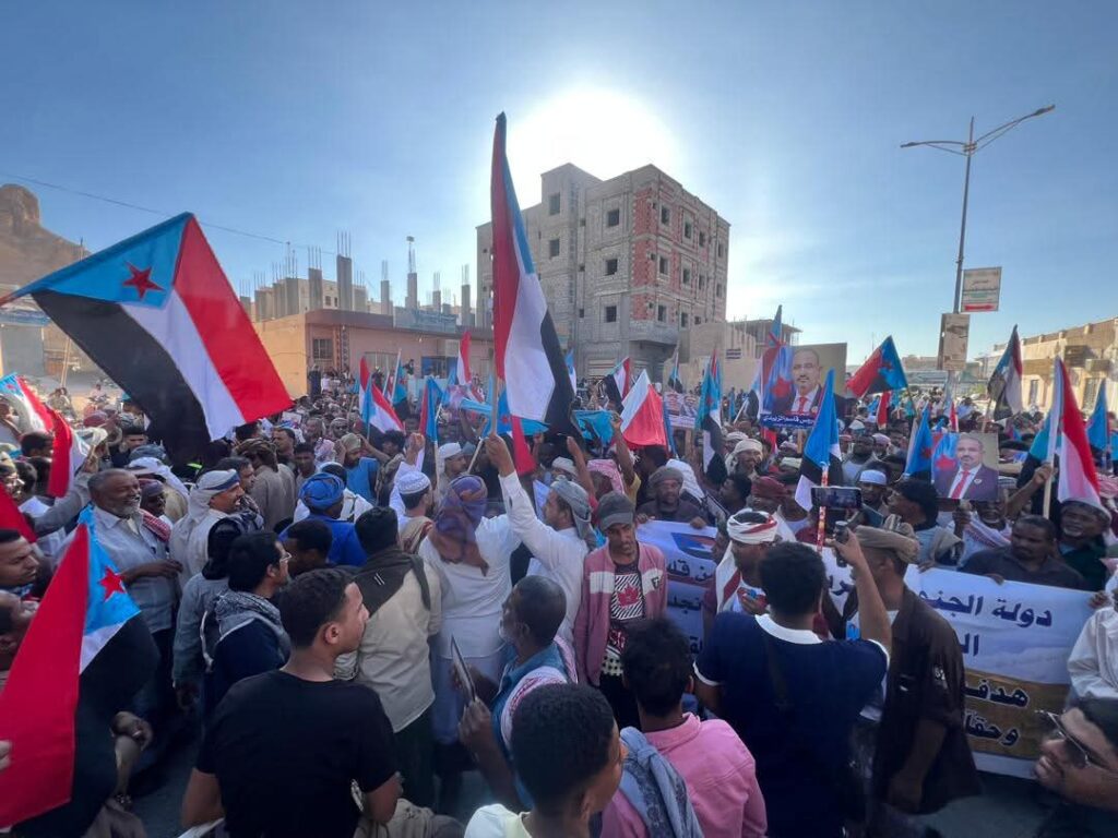 سيئون تشهد تظاهرة جماهيرية حاشدة لتجديد التفويض للقيادة الجنوبية: سيئون تشهد تظاهرة جماهيرية حاشدة لتجديد التفويض للقيادة الجنوبية: