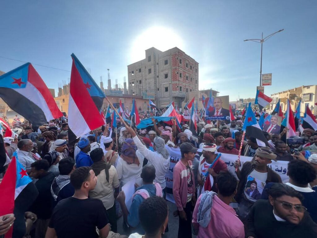 سيئون تشهد تظاهرة جماهيرية حاشدة لتجديد التفويض للقيادة الجنوبية: سيئون تشهد تظاهرة جماهيرية حاشدة لتجديد التفويض للقيادة الجنوبية: