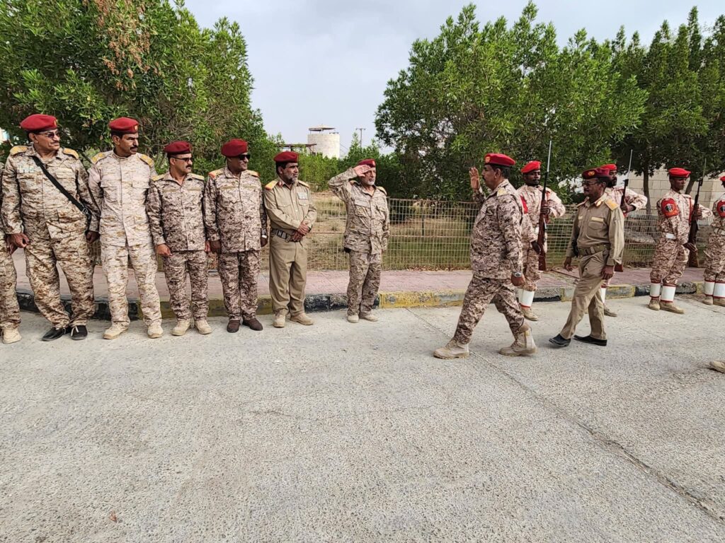 المنطقة العسكرية الثانية تنظم مراسم استقبال رسمية لقائدها اللواء "اليميني" في المكلا المنطقة العسكرية الثانية تنظم مراسم استقبال رسمية لقائدها اللواء "اليميني" في المكلا