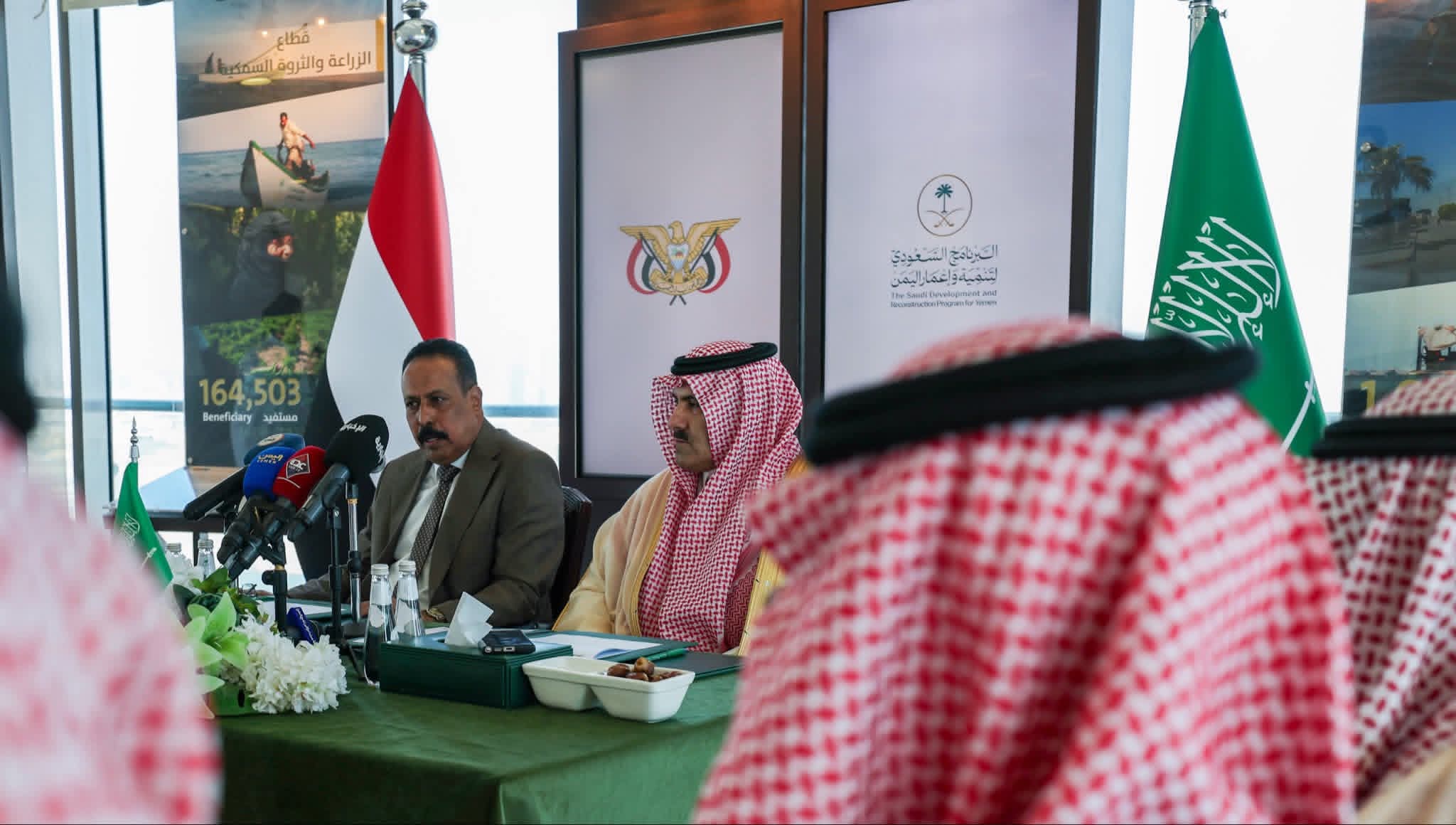 وزارة النقل توقّع مذكرة تعاون مع البرنامج السعودي لدعم استدامة صيانة الطرق وزارة النقل توقّع مذكرة تعاون مع البرنامج السعودي لدعم استدامة صيانة الطرق