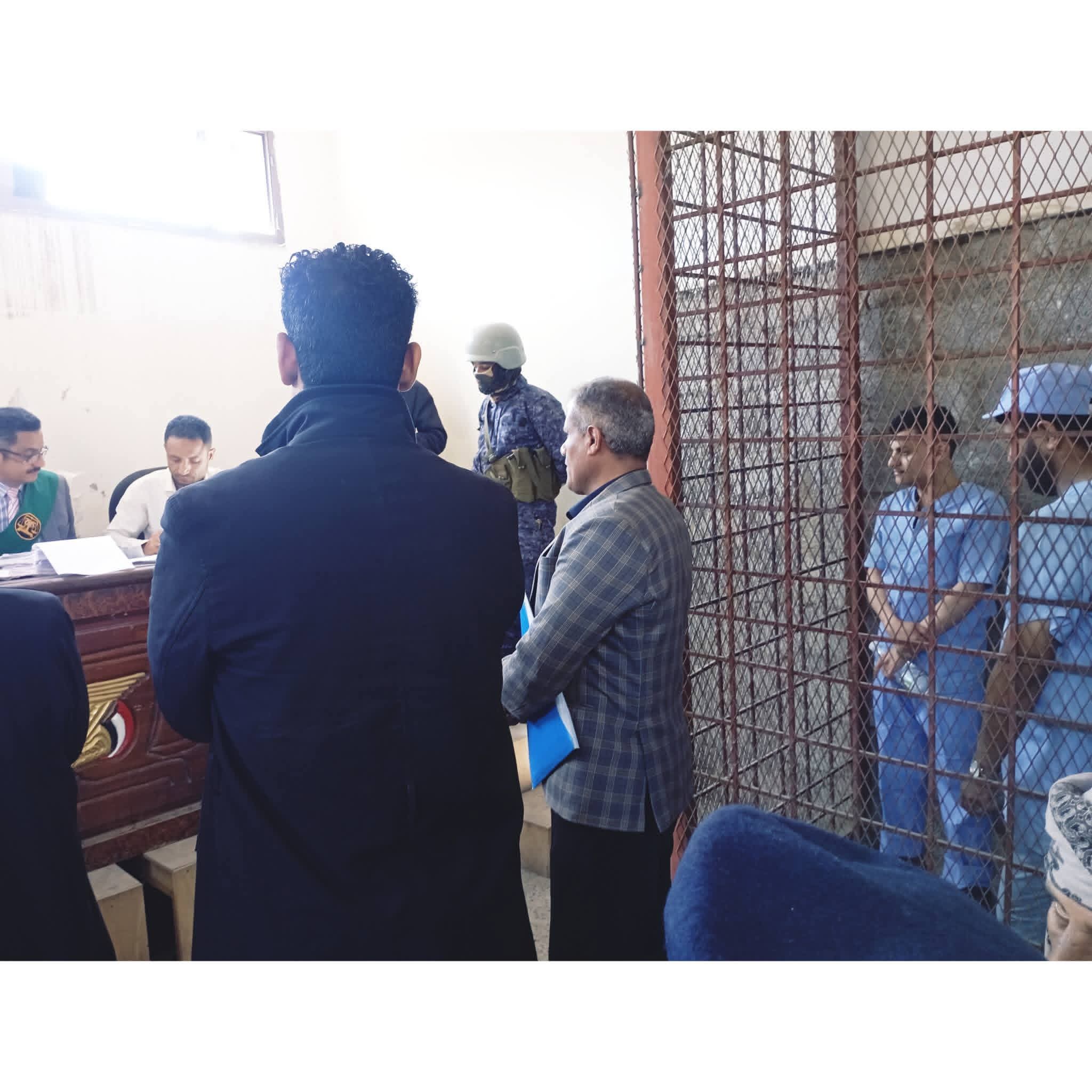 المتهم غزوان المخلافي وستة متهمين آخرين يمثلون أمام المحكمة الجزائية المتخصصة في قضايا جنائية جسيمة المتهم غزوان المخلافي وستة متهمين آخرين يمثلون أمام المحكمة الجزائية المتخصصة في قضايا جنائية جسيمة