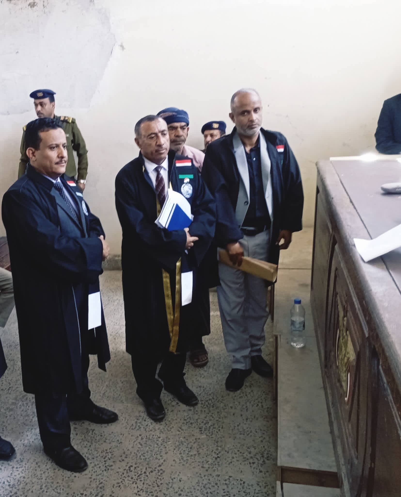 المتهم غزوان المخلافي وستة متهمين آخرين يمثلون أمام المحكمة الجزائية المتخصصة في قضايا جنائية جسيمة المتهم غزوان المخلافي وستة متهمين آخرين يمثلون أمام المحكمة الجزائية المتخصصة في قضايا جنائية جسيمة