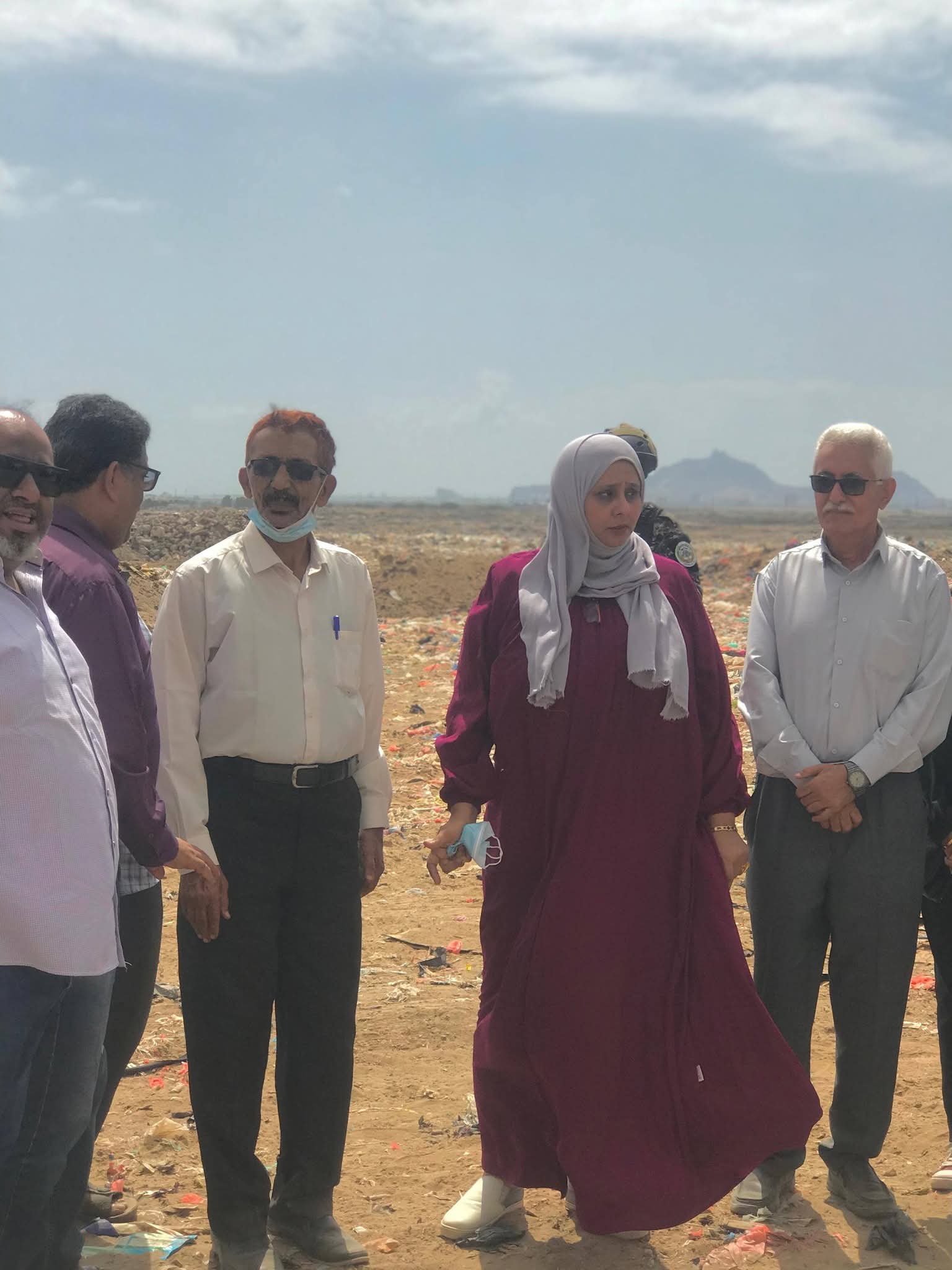 إتلاف 300 طن من مواد تستخدم في صناعة الإسمنت في عدن إتلاف 300 طن من مواد تستخدم في صناعة الإسمنت في عدن