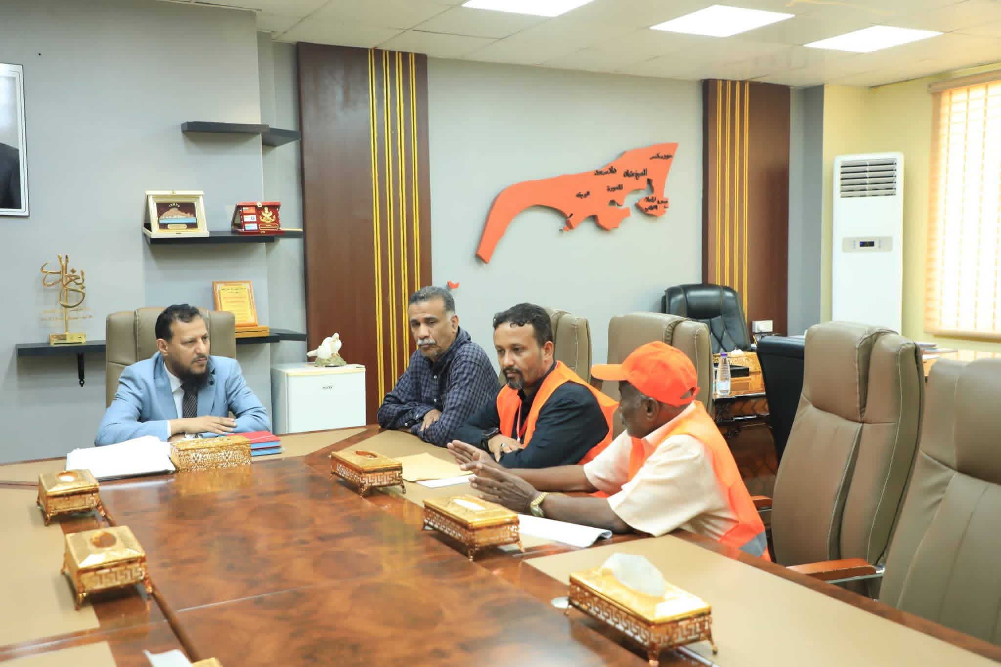 محافظ عدن يناقش مع نقابات الجنوب وضع مصفوفة لمعالجة التحديات العمالية محافظ عدن يناقش مع نقابات الجنوب وضع مصفوفة لمعالجة التحديات العمالية