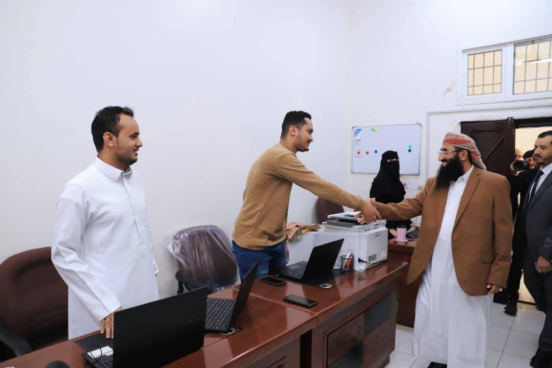 وزير الأوقاف والإرشاد يتفقد سير العمل في قطاعات الوزارة بالعاصمة عدن وزير الأوقاف والإرشاد يتفقد سير العمل في قطاعات الوزارة بالعاصمة عدن