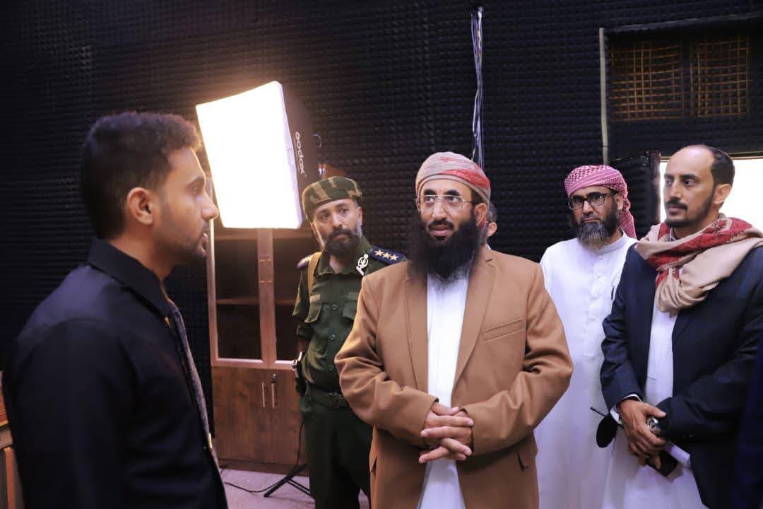 وزير الأوقاف والإرشاد يتفقد سير العمل في قطاعات الوزارة بالعاصمة عدن وزير الأوقاف والإرشاد يتفقد سير العمل في قطاعات الوزارة بالعاصمة عدن