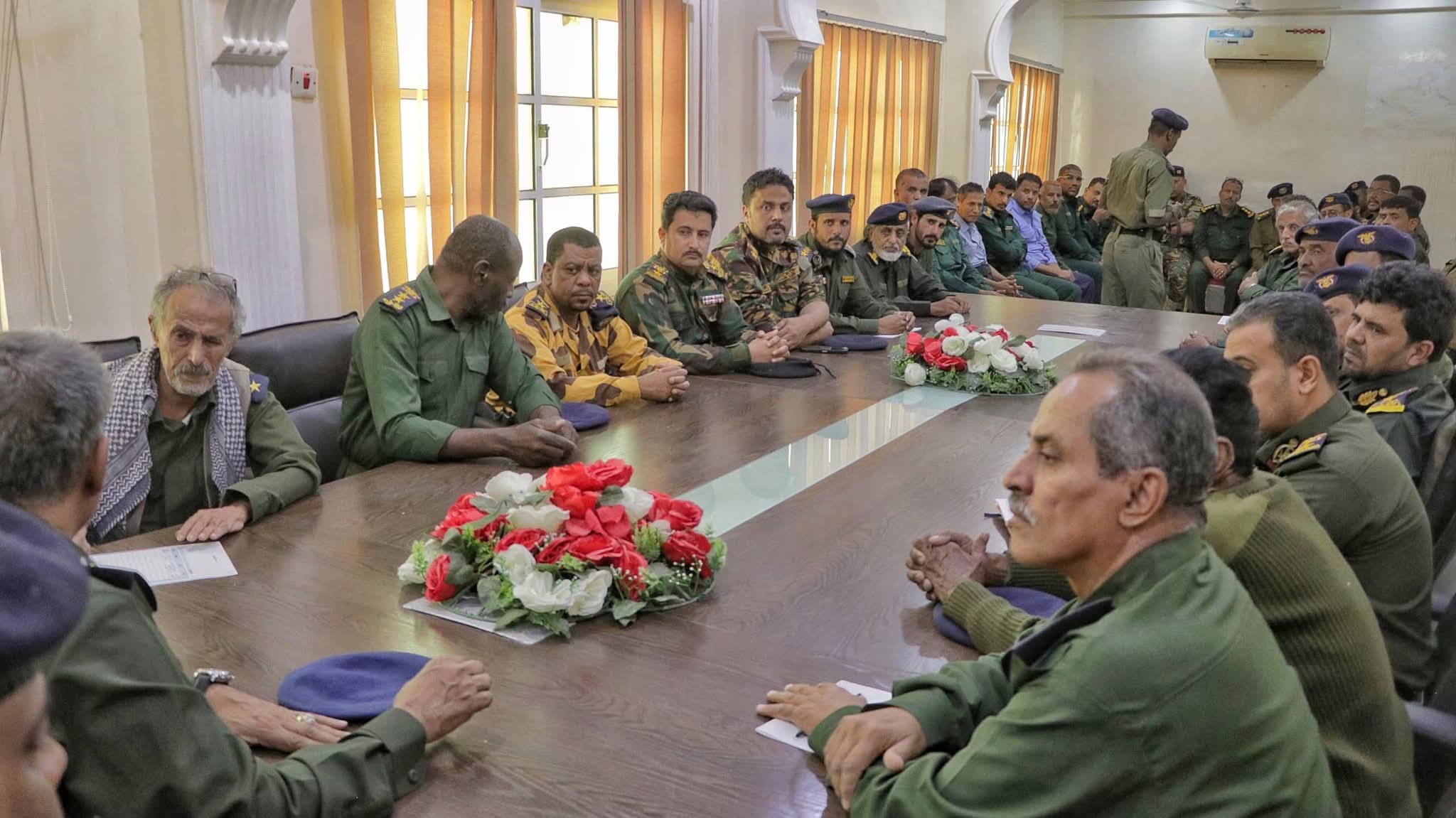 مدير عام الأمن والشرطة بالمهرة يترأس اجتماعًا موسعًا ويوجه برفع الجاهزية خلال شهر رمضان - مدير عام الأمن والشرطة بالمهرة يترأس اجتماعًا موسعًا ويوجه برفع الجاهزية خلال شهر رمضان -