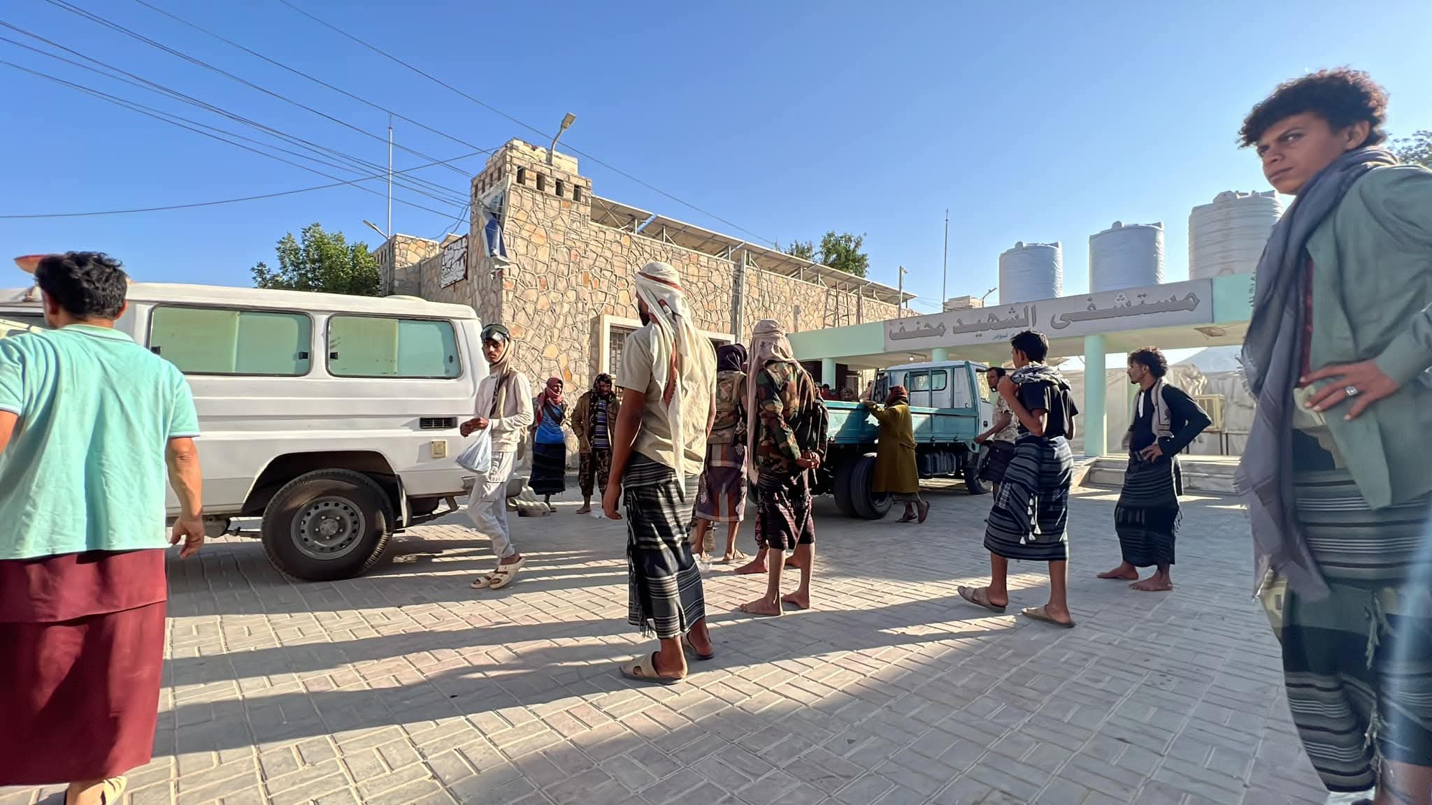 احتراق حافلة ركاب في أبين يخلّف 16 وفاة.. جثث متفحمة وناجٍ وحيد بعد تصادم مروع شرق المحفد احتراق حافلة ركاب في أبين يخلّف 16 وفاة.. جثث متفحمة وناجٍ وحيد بعد تصادم مروع شرق المحفد