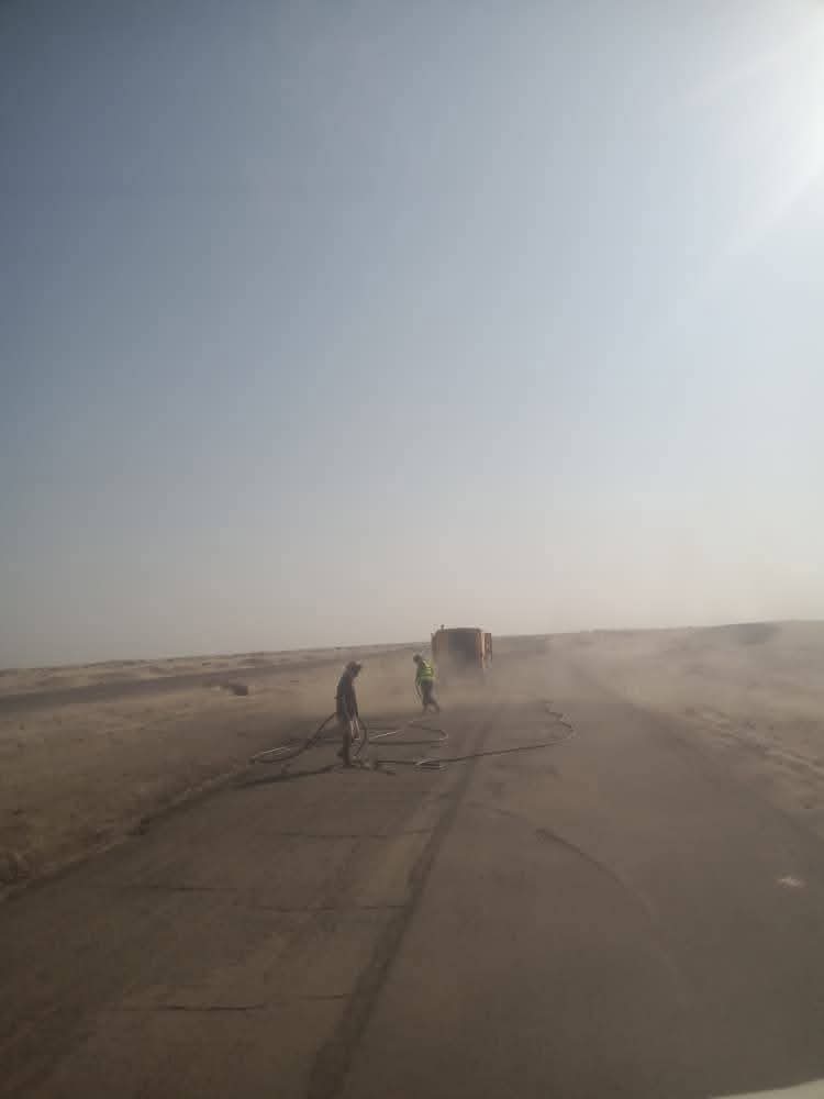 خلال رمضان.. تواصل أعمال الصيانة لتعزيز السلامة المرورية في خط العَلَم – دوفس بأبين خلال رمضان.. تواصل أعمال الصيانة لتعزيز السلامة المرورية في خط العَلَم – دوفس بأبين