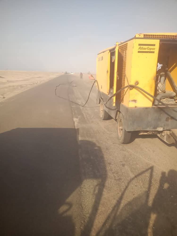 خلال رمضان.. تواصل أعمال الصيانة لتعزيز السلامة المرورية في خط العَلَم – دوفس بأبين خلال رمضان.. تواصل أعمال الصيانة لتعزيز السلامة المرورية في خط العَلَم – دوفس بأبين