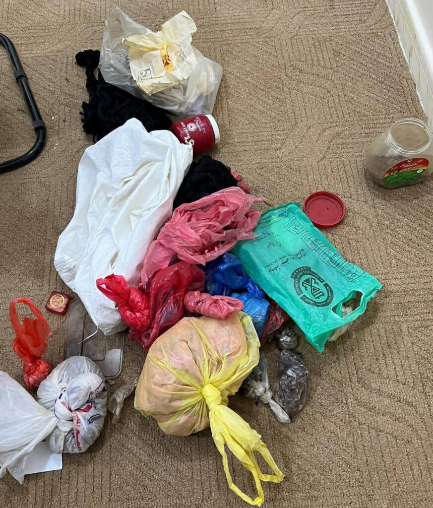 شرطة شبوة توضح للراي العام بشأن قضية السحرة والمشعوذين "صور" شرطة شبوة توضح للراي العام بشأن قضية السحرة والمشعوذين "صور"