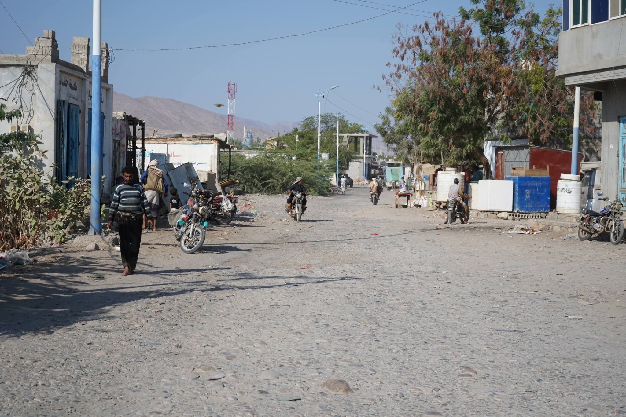 تسليم موقع مشروع خط جعار–باتيس بأبين للجهة المنفذة - تسليم موقع مشروع خط جعار–باتيس بأبين للجهة المنفذة -