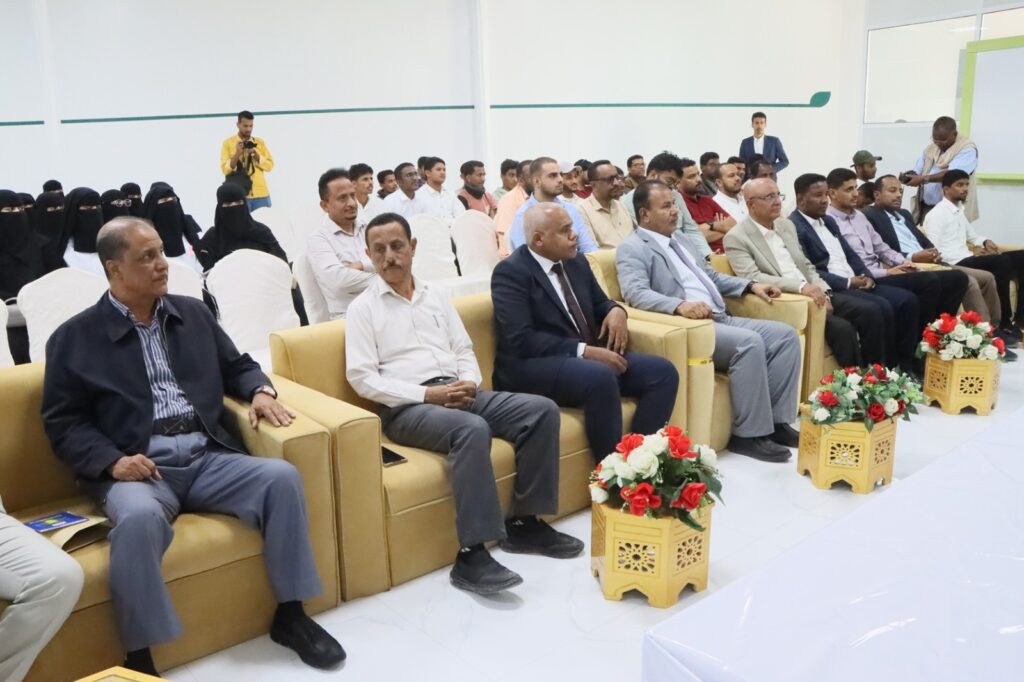 الوكيل عامر العامري يدشن فعاليات الأسبوع الخليجي الحادي عشر للتوعية بالسرطان بكلية المجتمع بسيئون الوكيل عامر العامري يدشن فعاليات الأسبوع الخليجي الحادي عشر للتوعية بالسرطان بكلية المجتمع بسيئون