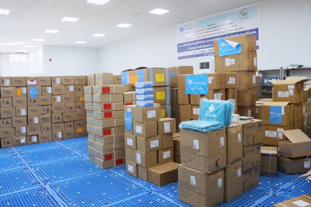 الوكيل العامري يدشن منحة الادوية والمحاليل الوريدية المقدمة من منظمة اليونيسيف لمكتب الصحة بالوادي والصحراء الوكيل العامري يدشن منحة الادوية والمحاليل الوريدية المقدمة من منظمة اليونيسيف لمكتب الصحة بالوادي والصحراء